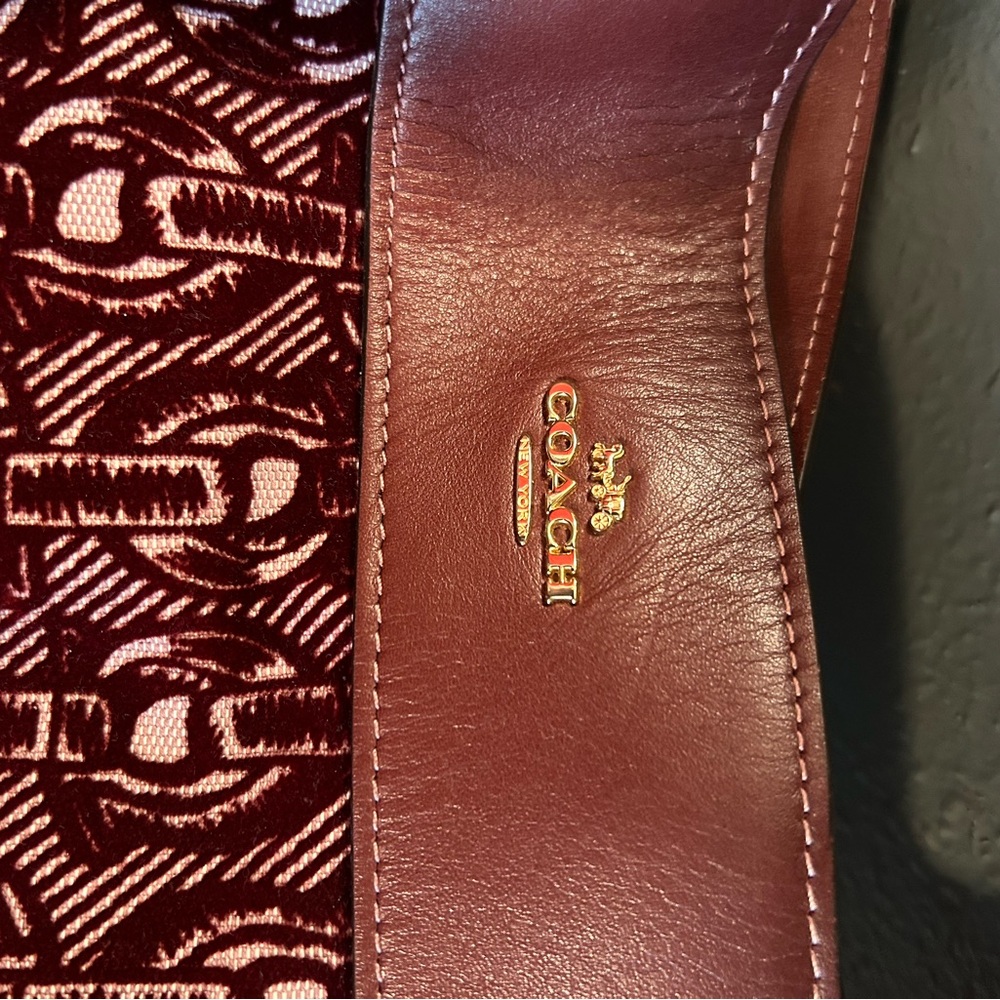 Coach Kristy Shoulder Bag Burgundy Patterned - Picture 2 of 9